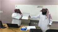 المعلم نايف البعلي يتلقى شكر مدير مكتب الشمال لجهوده بتجهيز فصل دراسي 